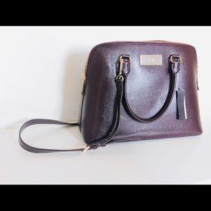 DKNY- Model: 743511406, Burgandy.